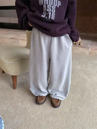 グレー パンツ