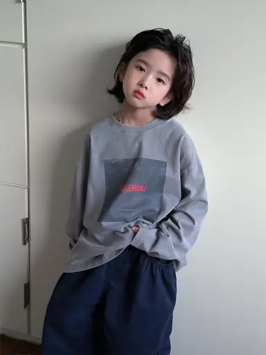 グレー