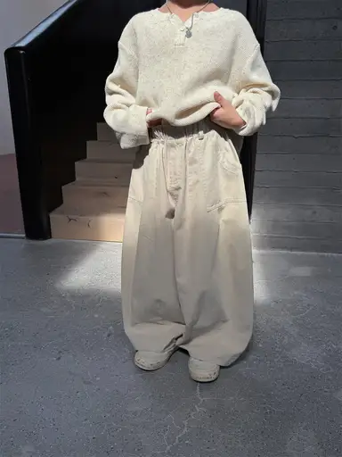 アイボリー パンツ