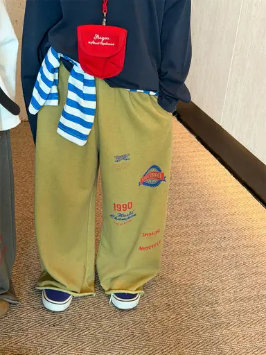 イエロー