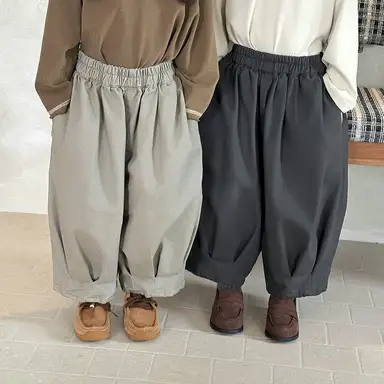 ダークグレー