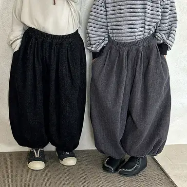 グレー