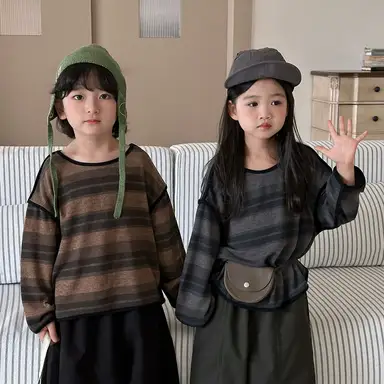 グレー