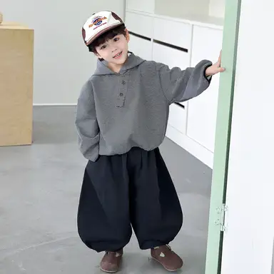 グレー