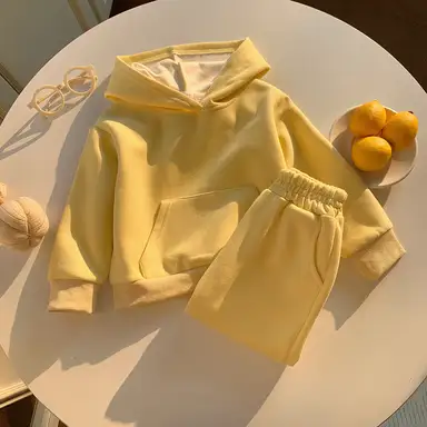 イエロー