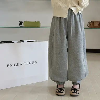 グレー パンツ