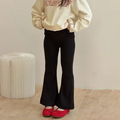 ブラック パンツ