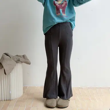 グレー