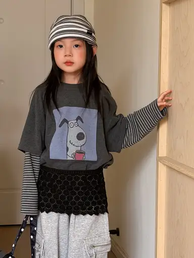 ダークグレー