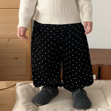 ブラックパンツ