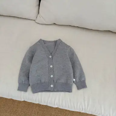 グレー カーディガン