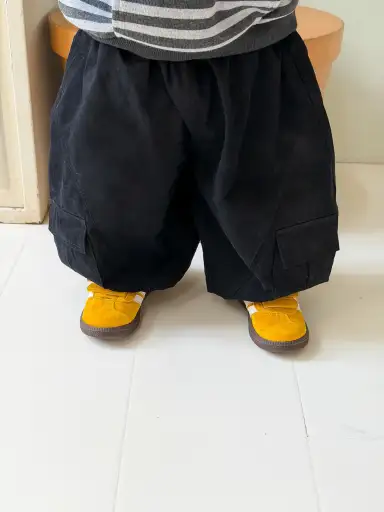ブラックパンツ