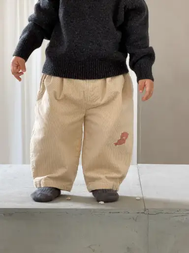 ベージュ パンツ