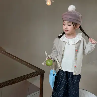 ベージュカーディガン