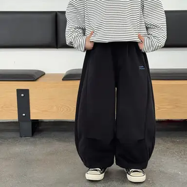 ブラック パンツ
