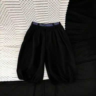 ブラック パンツ