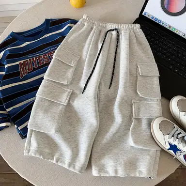 ライトグレー パンツ