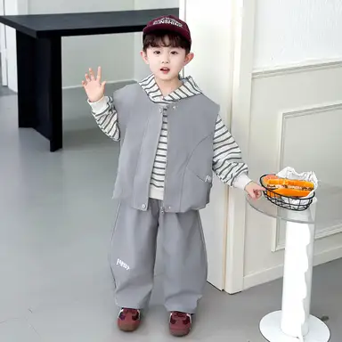 グレー