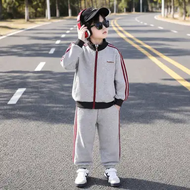 グレー