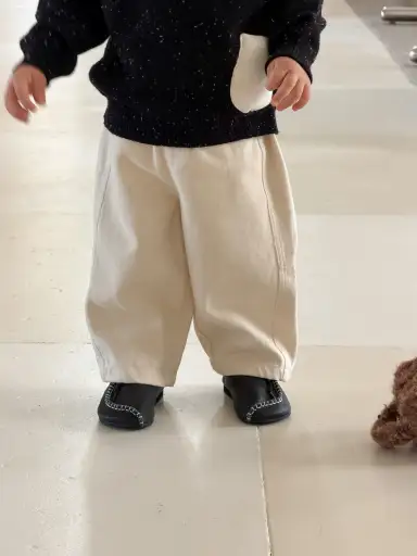 アイボリーパンツ