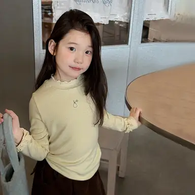 イエロー