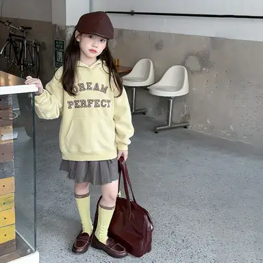 イエロー