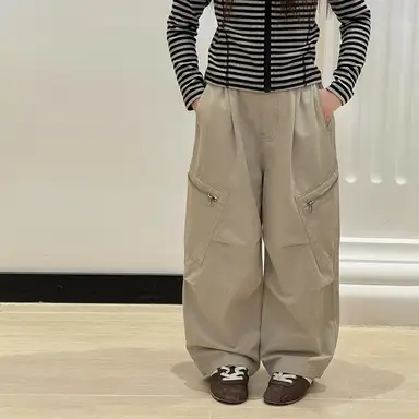 ベージュ
