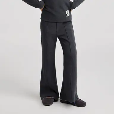 ブラックパンツ