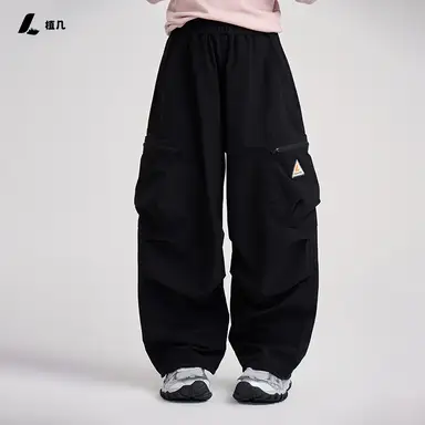 ブラック