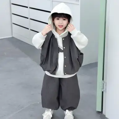 アイボリートップス＋グレーベスト＋グレーパンツセット
