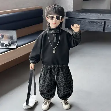ブラック トップス＋パンツセット