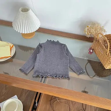 グレー