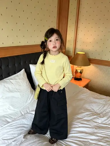 イエロー