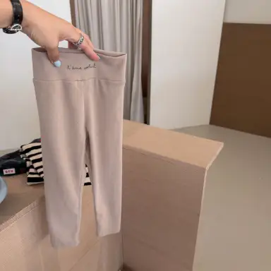 ベージュ レギンス