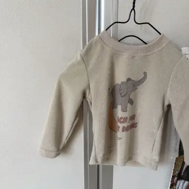 ベージュ
