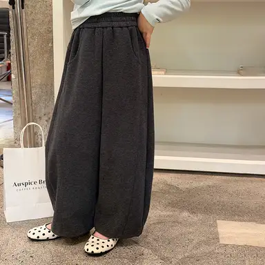 ダークグレー