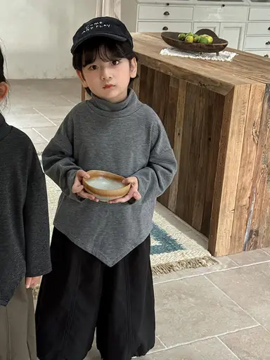 グレー