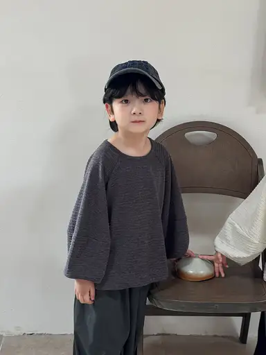 グレー