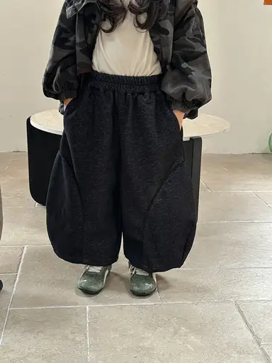 ブラック