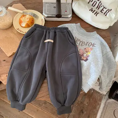 ダークグレー パンツ