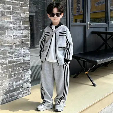 グレー