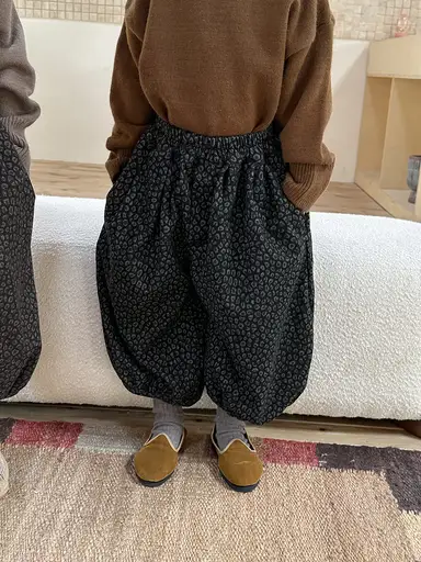 ブラック