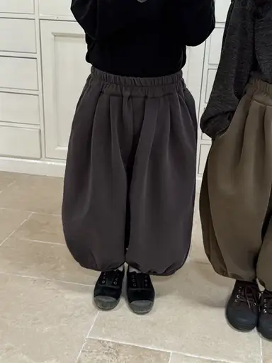 ダークグレー