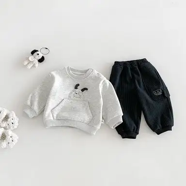 グレートップス + ブラックパンツ