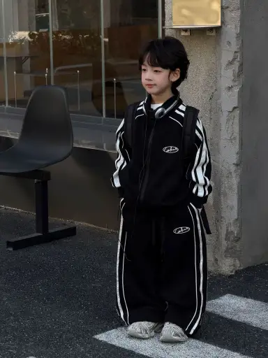 ブラック