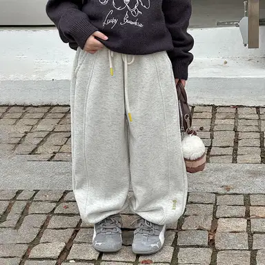 アイボリー パンツ