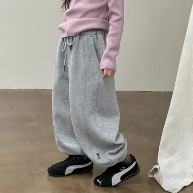 グレー パンツ