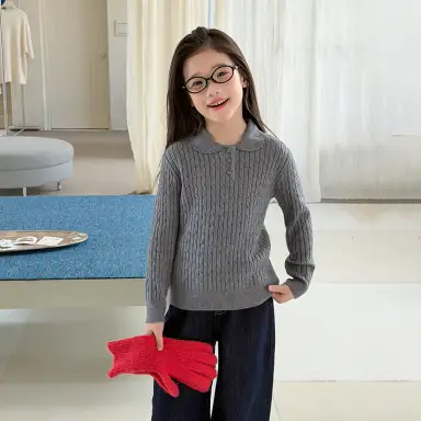 グレー