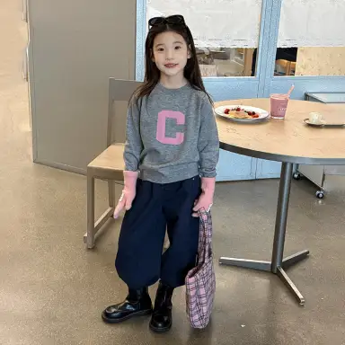グレー
