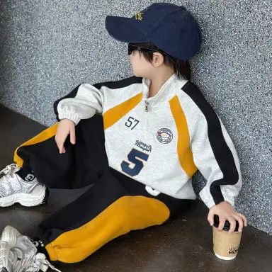 イエロー